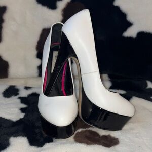 Steve Madden White and Black Platform Shoes
